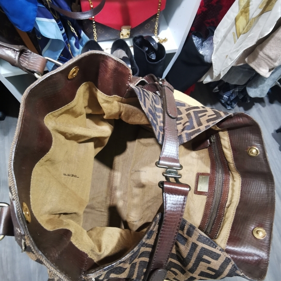 (sold)100% Authentic Fendi De Jour Large Zucca - Picture 8 of 16